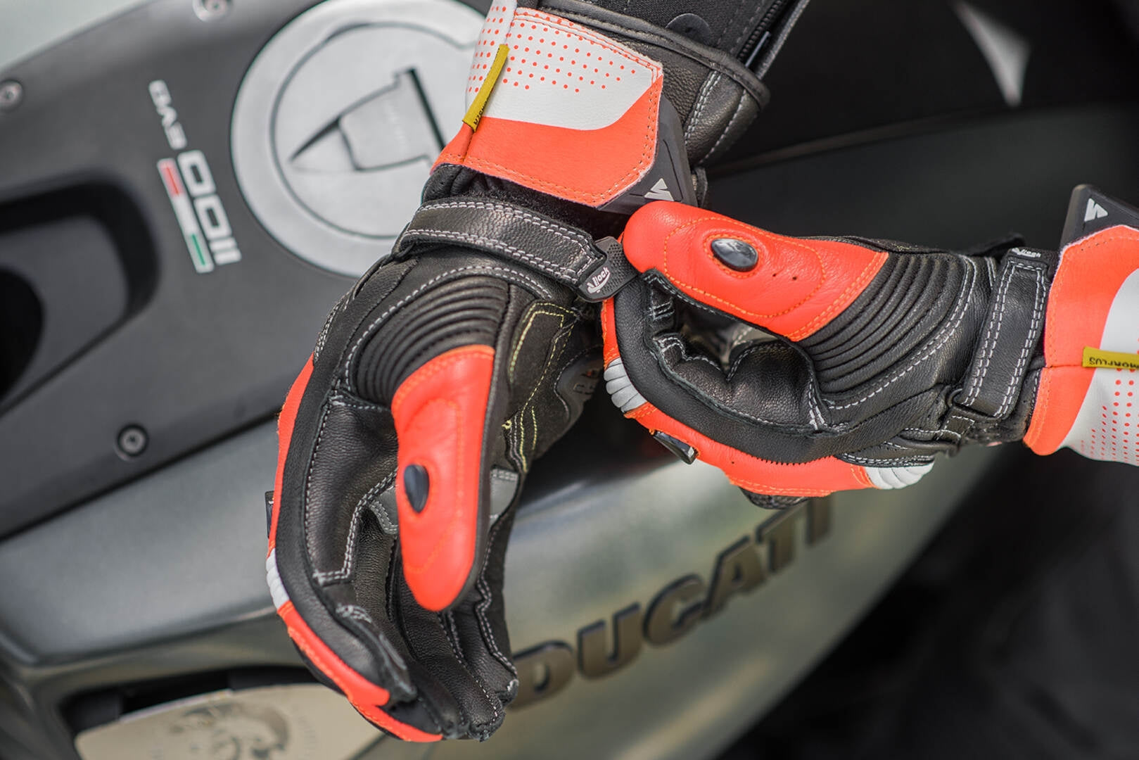 SHIMA STR-2 GUANTES RED FLUO - SECURTEX MOTOR S.L (t/a MaximoMoto)