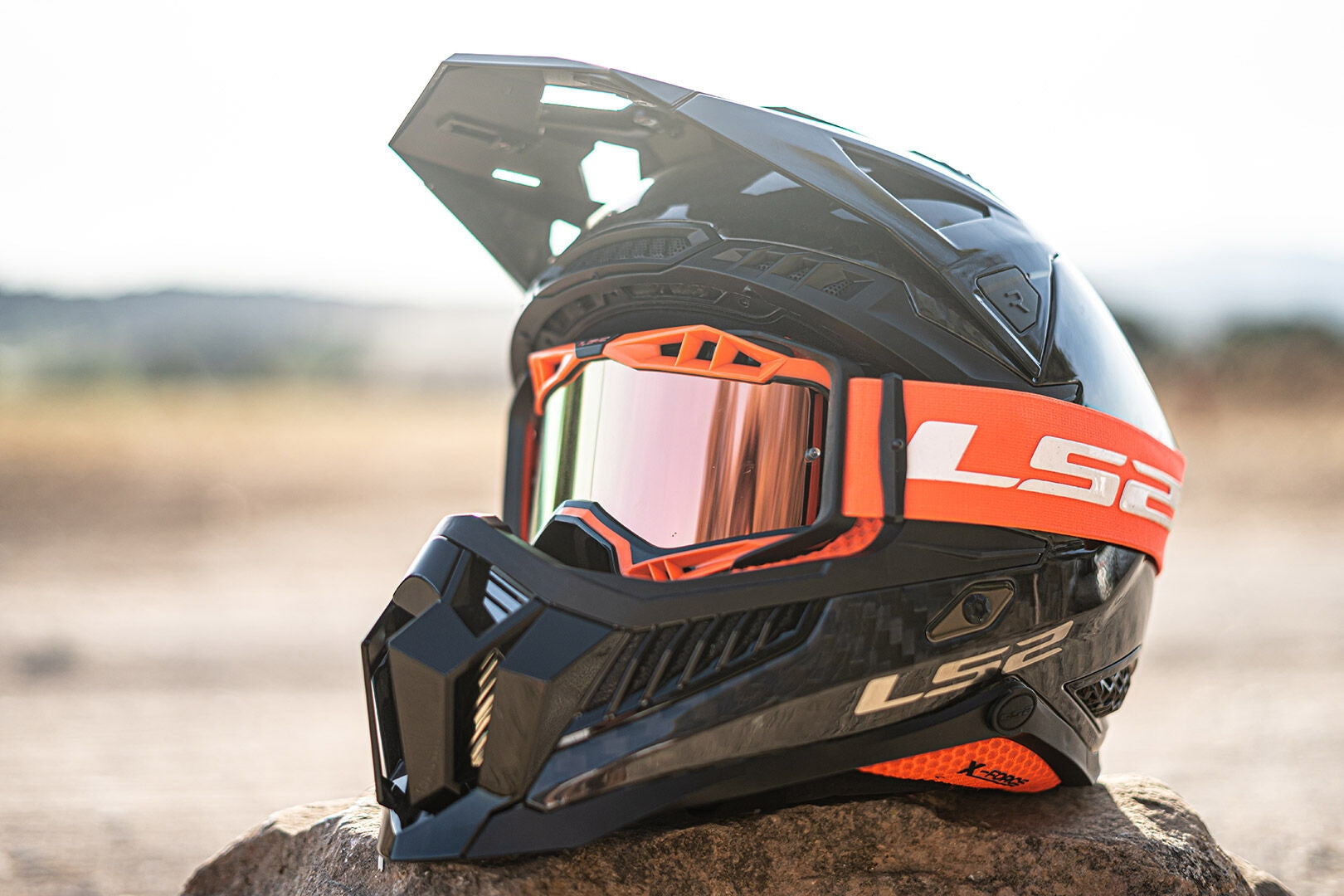 LS2 MX703 C X-FORCE GLOSS CARBON - SECURTEX MOTOR S.L (t/a MaximoMoto)