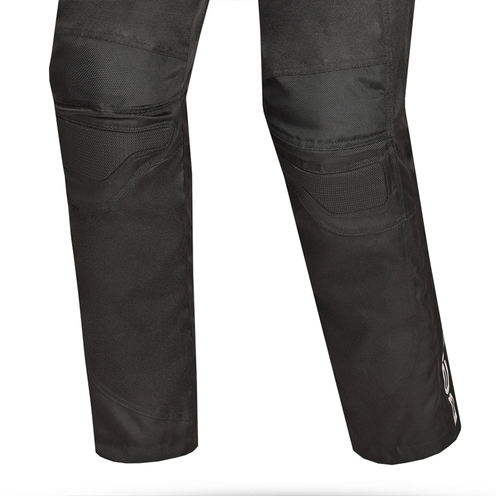 BELA - Pantalon Calm Digger Man 32L Negro/Rojo - SECURTEX MOTOR S.L (t/a MaximoMoto)