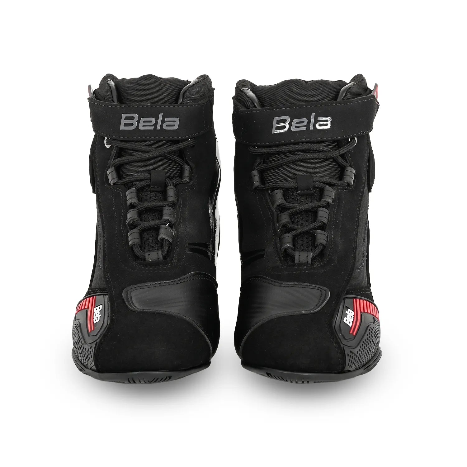 Motorista usando botas moto urbanas BELA Kiva negro rojo
